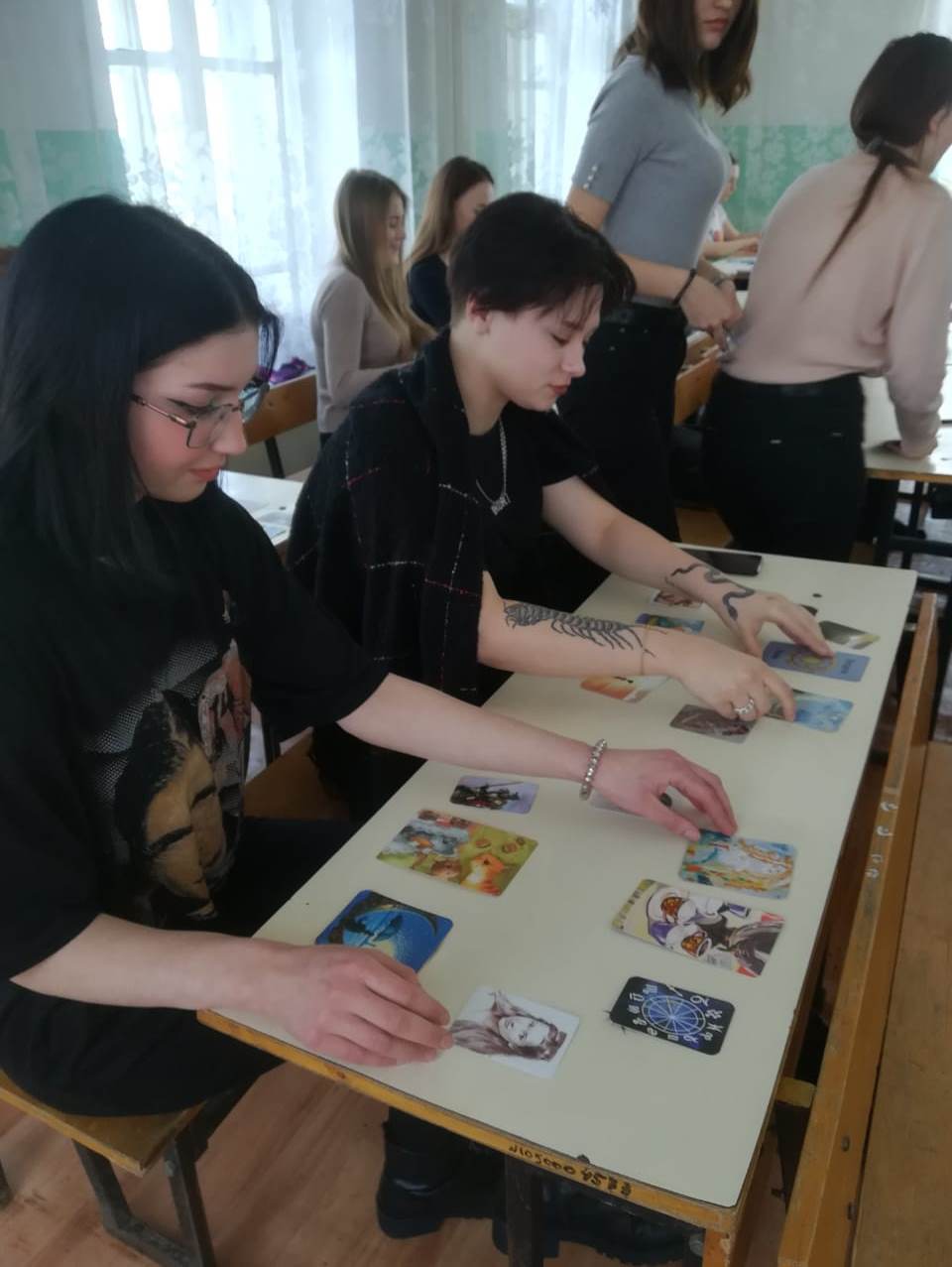 Психолог колледжи после 9 москва. Техникумы на психолога в Красноярске. Работа психолога с подростком через карточки Мак фото.